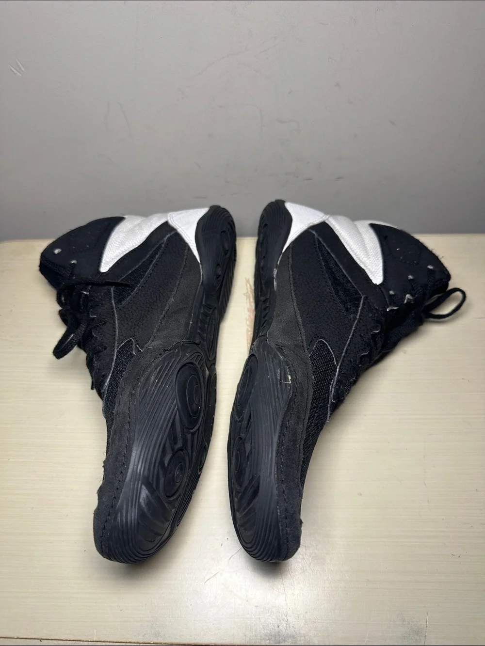ASICS Matflex 6 Black and silver White High-Top Wrestling Sneakers